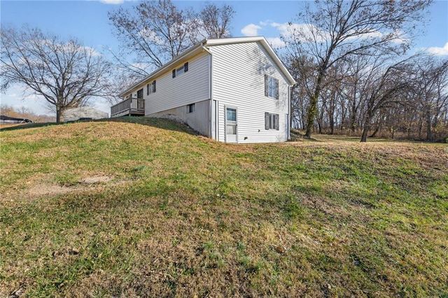 20065 McLouth Road, Tonganoxie, KS 66086