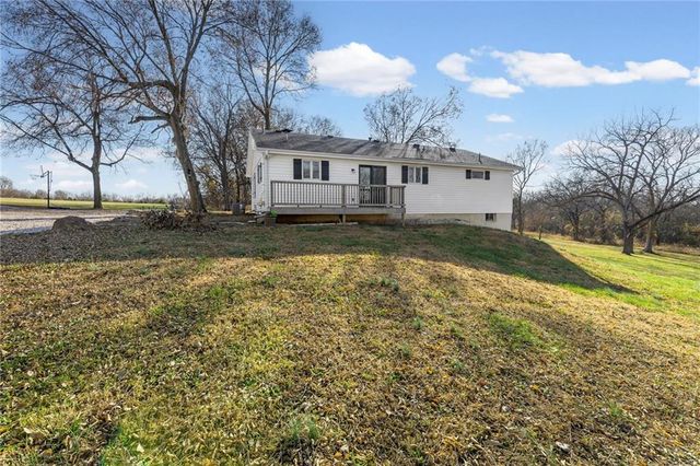 20065 McLouth Road, Tonganoxie, KS 66086