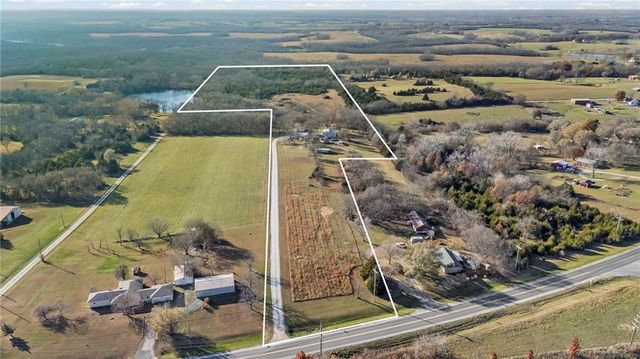 20065 McLouth Road, Tonganoxie, KS 66086