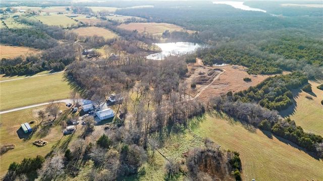 20065 McLouth Road, Tonganoxie, KS 66086