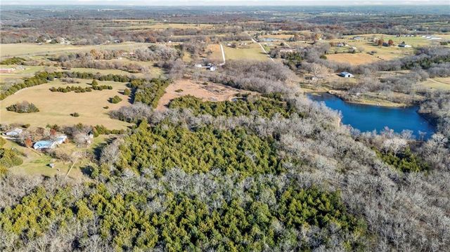 20065 McLouth Road, Tonganoxie, KS 66086