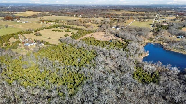 20065 McLouth Road, Tonganoxie, KS 66086