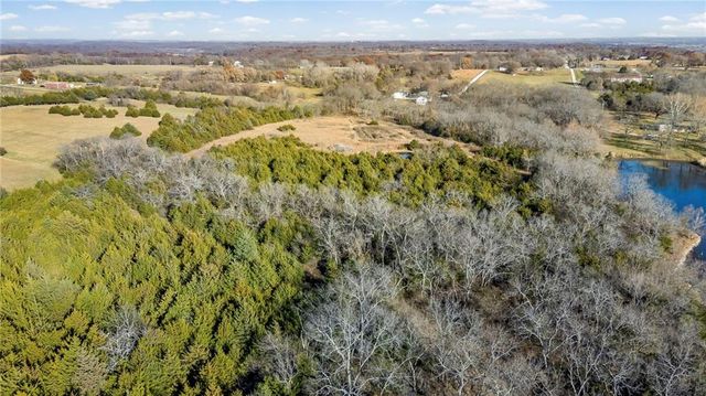 20065 McLouth Road, Tonganoxie, KS 66086