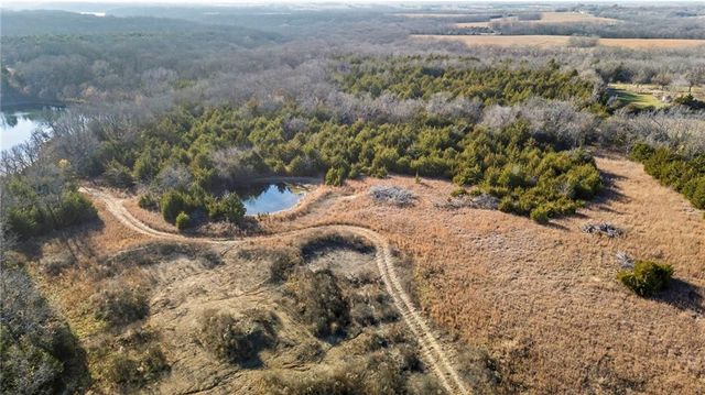 20065 McLouth Road, Tonganoxie, KS 66086