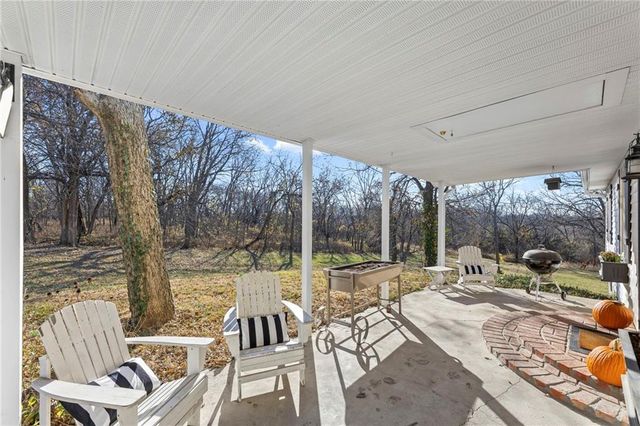 20065 McLouth Road, Tonganoxie, KS 66086