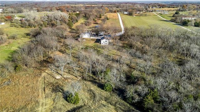 20065 McLouth Road, Tonganoxie, KS 66086