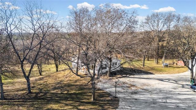 20065 McLouth Road, Tonganoxie, KS 66086