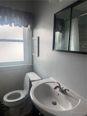 80 Delaware Road, Tonawanda, NY 14217