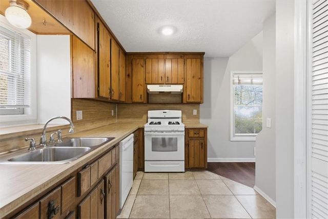 1856 W Elmwood Drive, Acworth, GA 30102