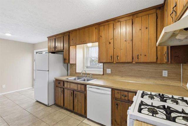 1856 W Elmwood Drive, Acworth, GA 30102