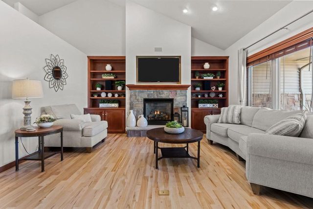 1983 CREEK SIDE DRIVE, Neenah, WI 54956