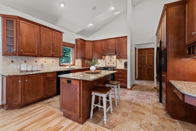 1983 CREEK SIDE DRIVE, Neenah, WI 54956