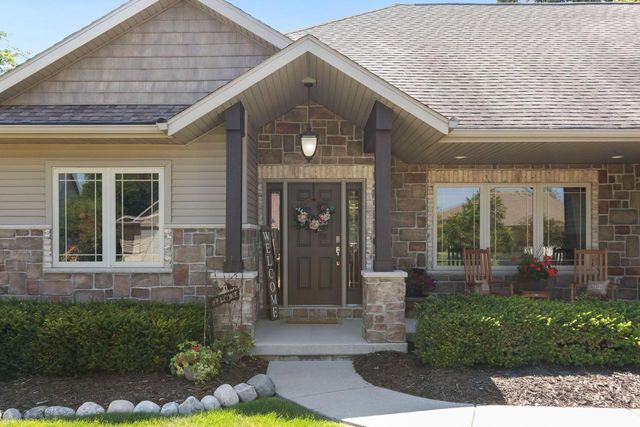1983 CREEK SIDE DRIVE, Neenah, WI 54956