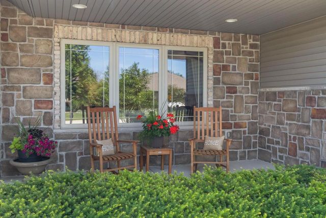 1983 CREEK SIDE DRIVE, Neenah, WI 54956
