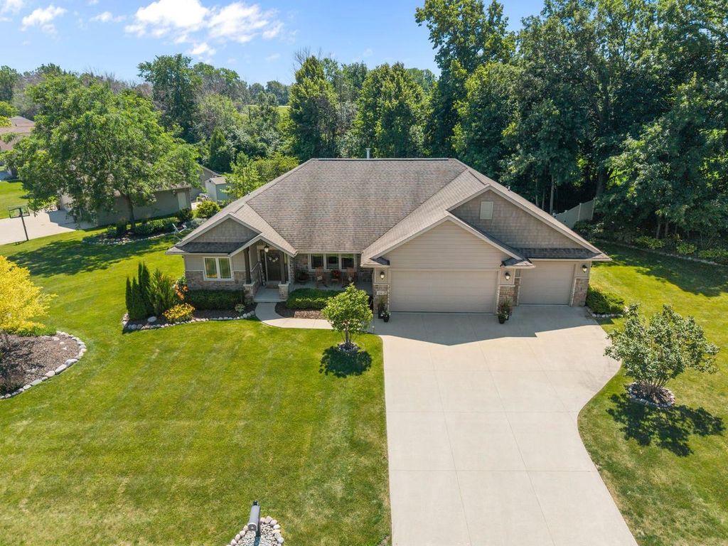 1983 CREEK SIDE DRIVE, Neenah, WI 54956