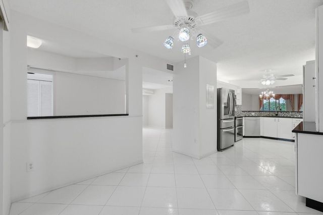7649 E Granville Drive 301, Tamarac, FL 33321