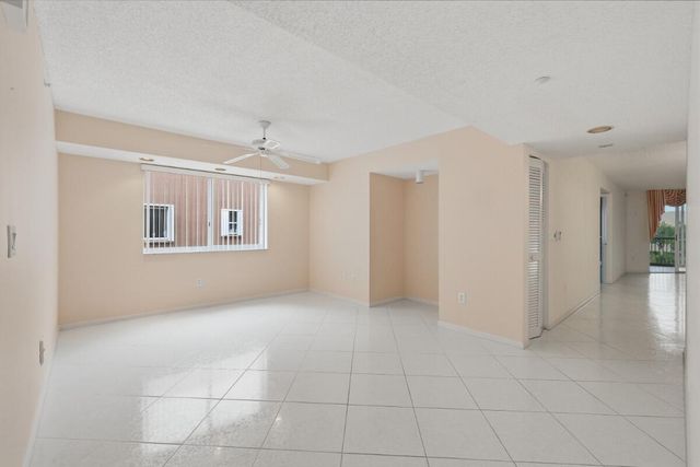 7649 E Granville Drive 301, Tamarac, FL 33321