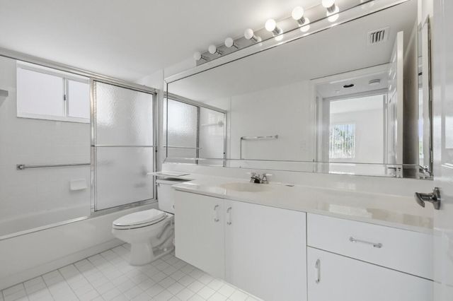 7649 E Granville Drive 301, Tamarac, FL 33321