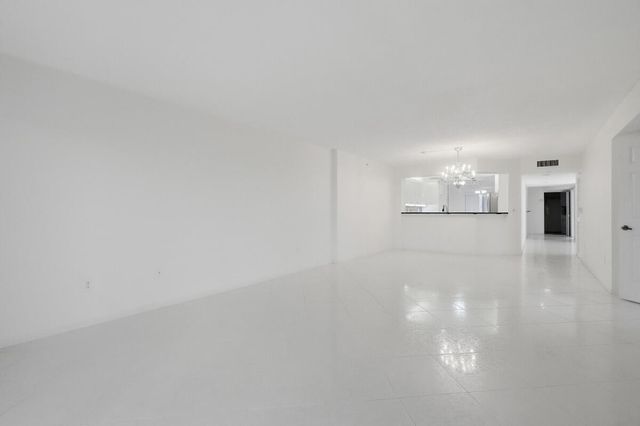 7649 E Granville Drive 301, Tamarac, FL 33321