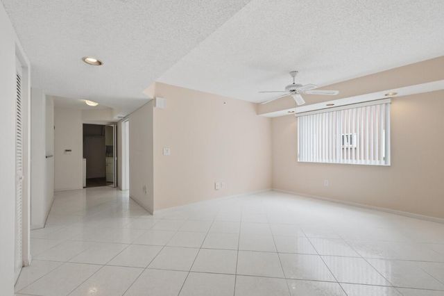 7649 E Granville Drive 301, Tamarac, FL 33321