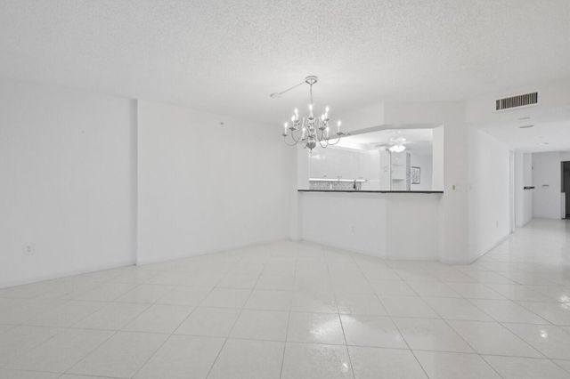 7649 E Granville Drive 301, Tamarac, FL 33321