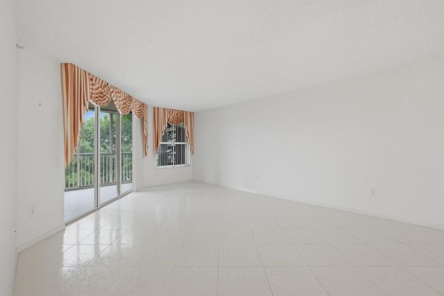 7649 E Granville Drive 301, Tamarac, FL 33321