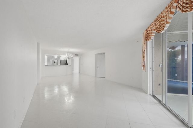 7649 E Granville Drive 301, Tamarac, FL 33321