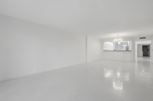 7649 E Granville Drive 301, Tamarac, FL 33321