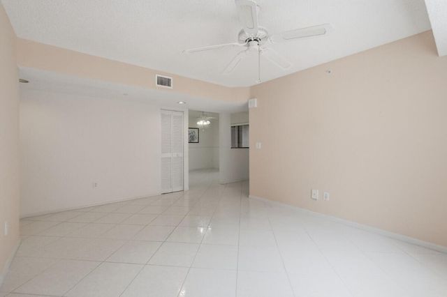 7649 E Granville Drive 301, Tamarac, FL 33321