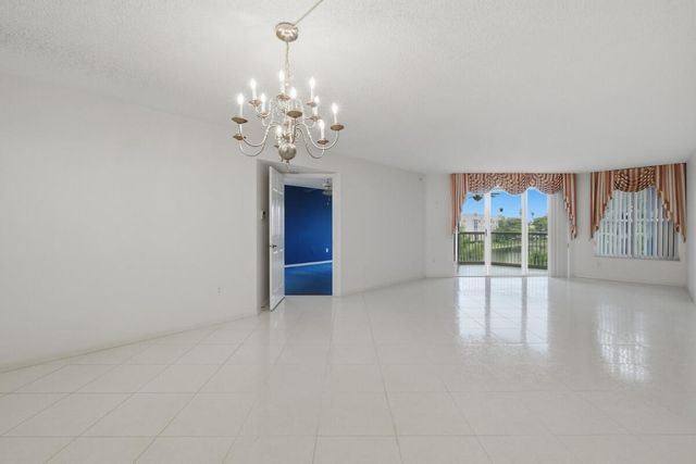 7649 E Granville Drive 301, Tamarac, FL 33321