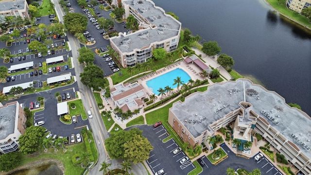 7649 E Granville Drive 301, Tamarac, FL 33321