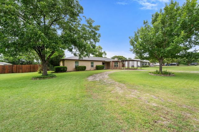 1209 Hidden Hills Drive, Corsicana, TX 75110