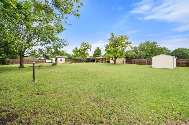 1209 Hidden Hills Drive, Corsicana, TX 75110