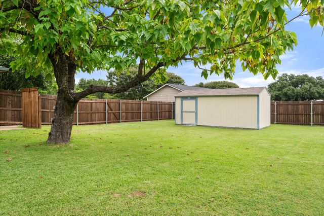 1209 Hidden Hills Drive, Corsicana, TX 75110