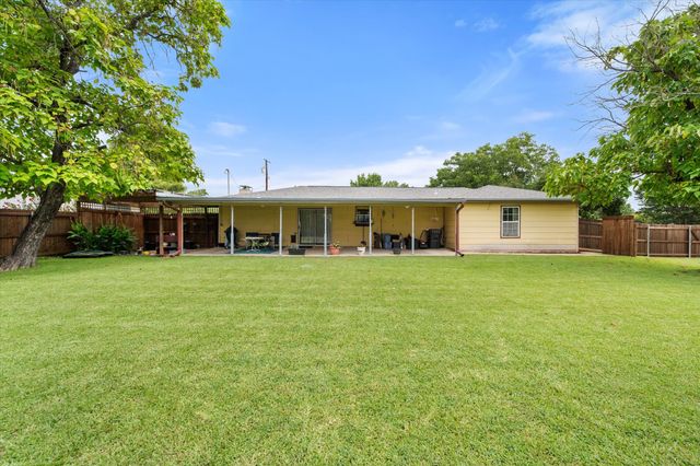 1209 Hidden Hills Drive, Corsicana, TX 75110