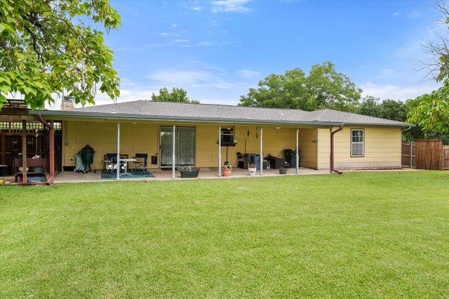 1209 Hidden Hills Drive, Corsicana, TX 75110