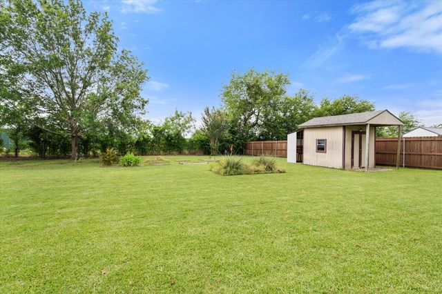 1209 Hidden Hills Drive, Corsicana, TX 75110