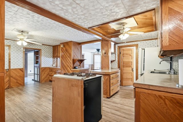 35 Maplewood Ave, Methuen, MA 01844