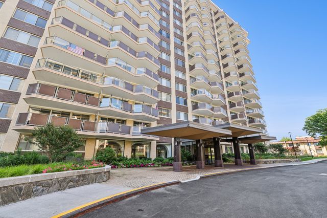 1815 215th St Apt 15L, New York City, NY 11360