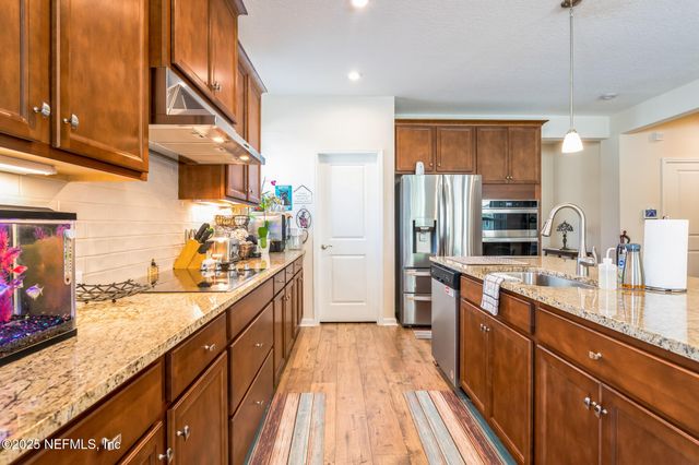 1571 PANTHER LAKE Parkway, Jacksonville, FL 32221