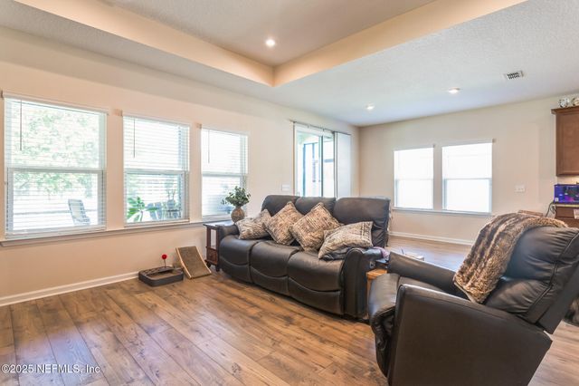 1571 PANTHER LAKE Parkway, Jacksonville, FL 32221