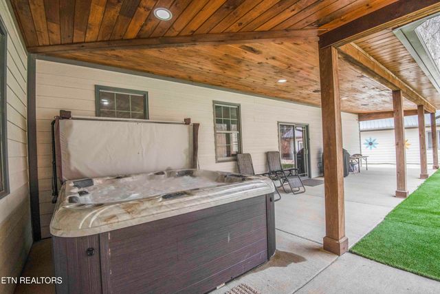 178 Emerald Pointe Circle, Rockwood, TN 37854
