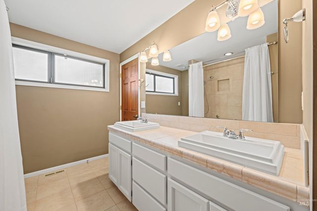 2333 Table Rock Rd, Boise, ID 83712