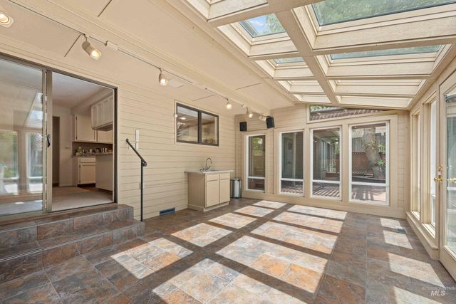 2333 Table Rock Rd, Boise, ID 83712