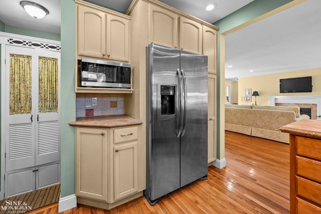 243 Beaupre Avenue, Grosse Pointe Farms, MI 48236