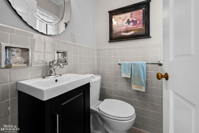 243 Beaupre Avenue, Grosse Pointe Farms, MI 48236