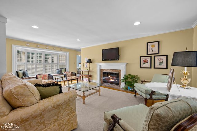 243 Beaupre Avenue, Grosse Pointe Farms, MI 48236