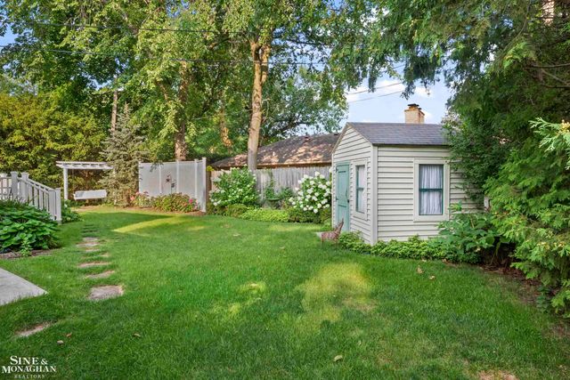 243 Beaupre Avenue, Grosse Pointe Farms, MI 48236