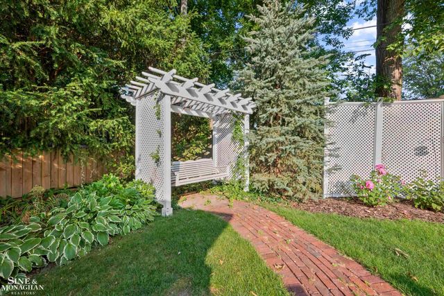243 Beaupre Avenue, Grosse Pointe Farms, MI 48236