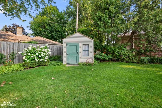 243 Beaupre Avenue, Grosse Pointe Farms, MI 48236